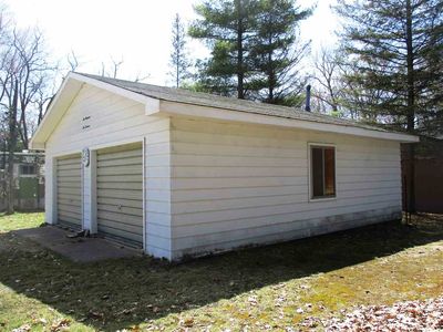 200 Miller Dr, Houghton Lake, MI, 48629