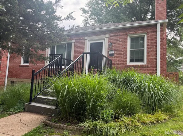 1518 Salem Hills Dr, Saint Louis, MO 63119