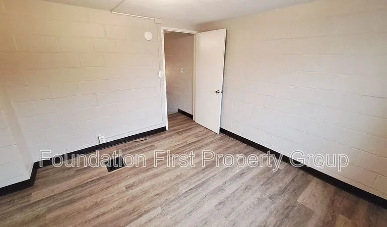 240 W High St #10 — Photo 11