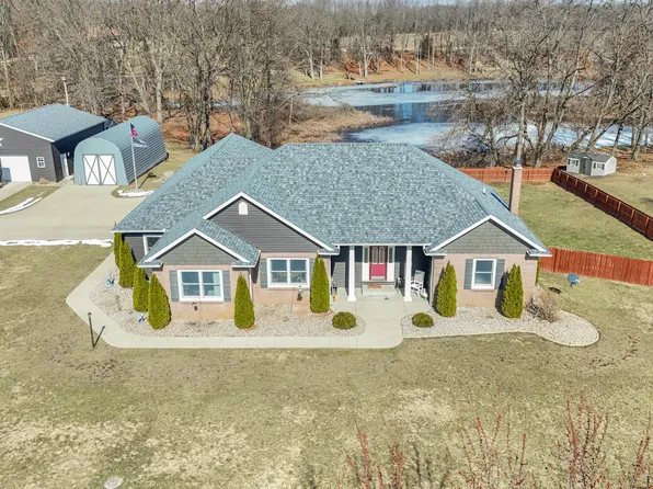 17700 Brad Ln, Three Rivers, MI 49093