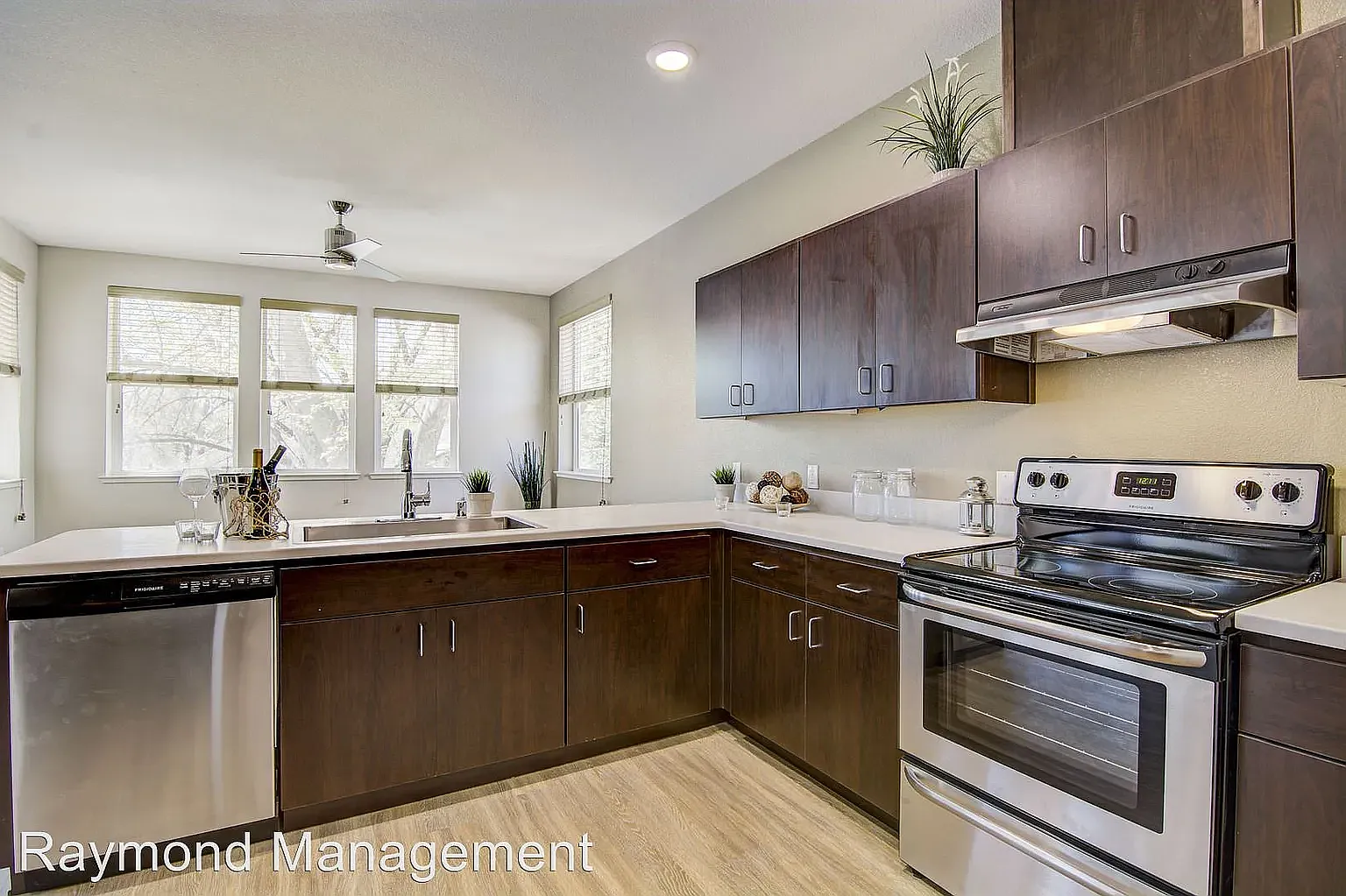 2 bed, 932 sqft, $2,595 — Photo 3