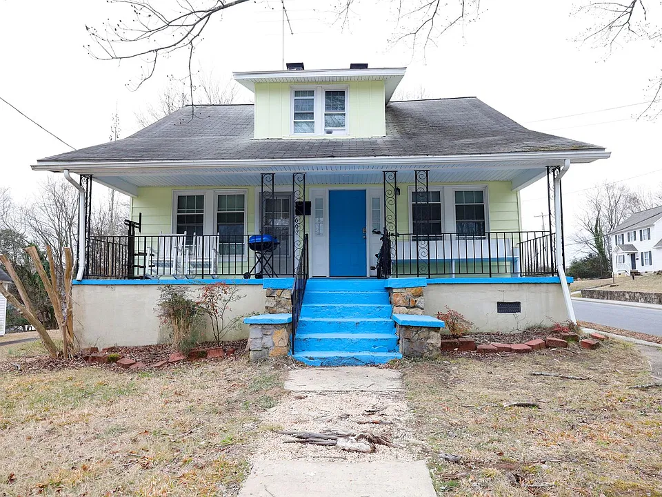 607 Church St