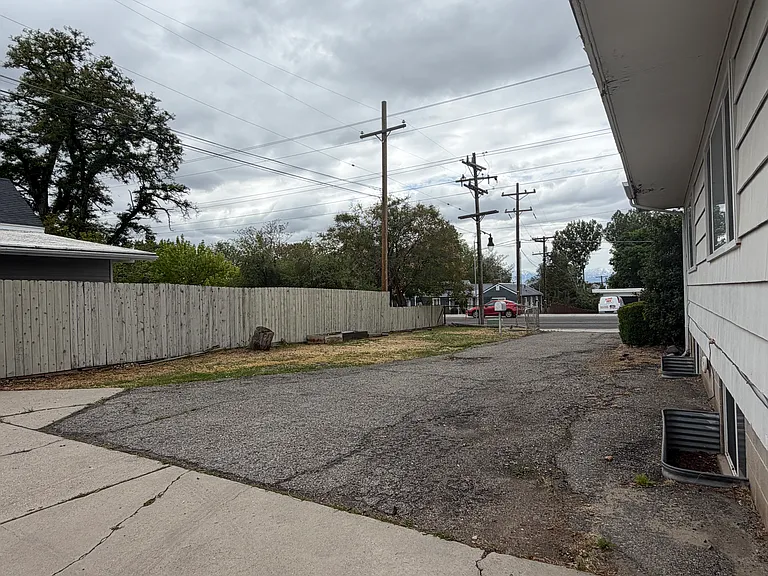 3757 S 2300 E — Photo 16