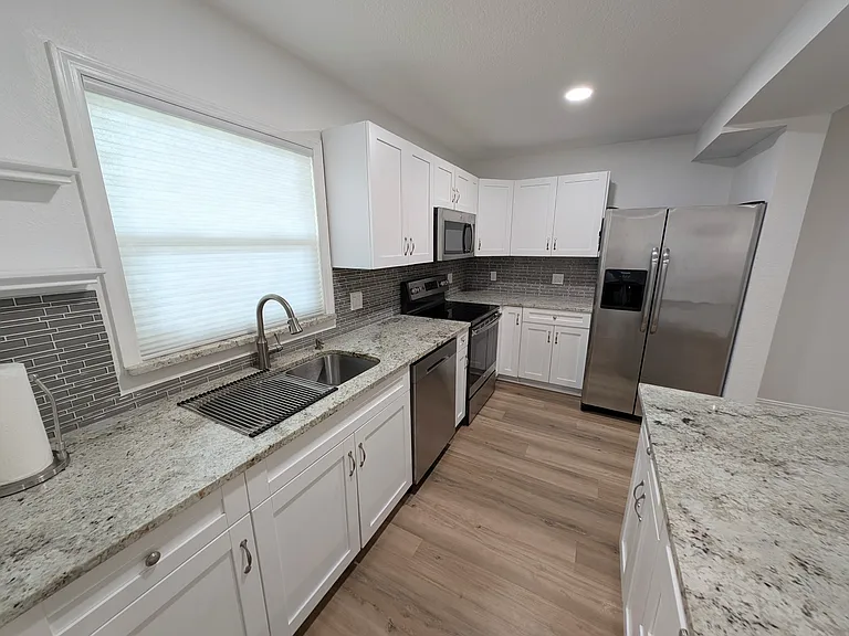 705 N Himes Ave — Photo 5