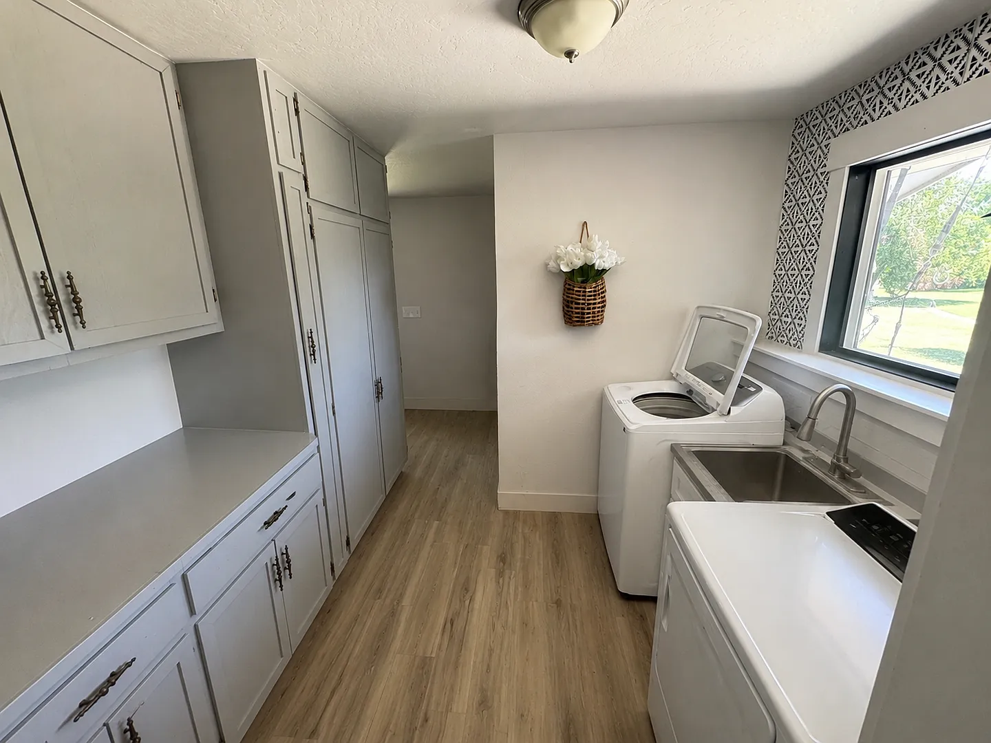 CUTE Three Bedroom, Two Bath House WITH Garage — Photo 4