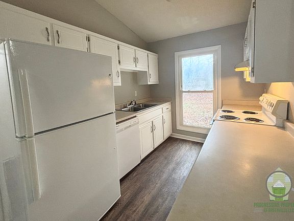 4th image of 103 Parkston Ave