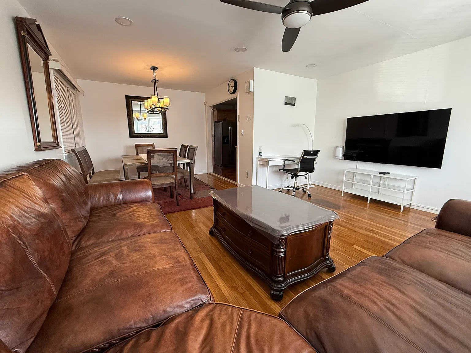 3 bed, 800 sqft, $2,600 — Photo 2