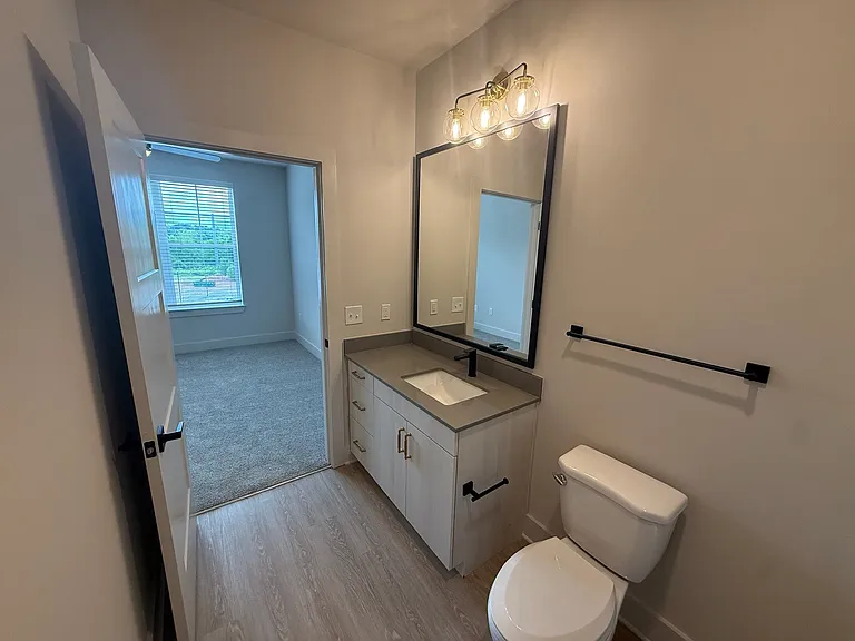 District on the Etowah Apartments — Photo 610