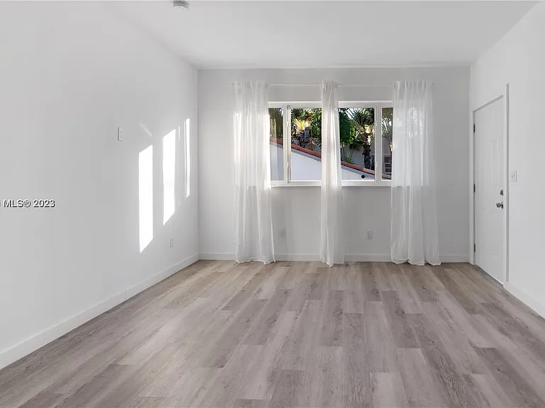 1561 Jefferson Ave #6 — Photo 6