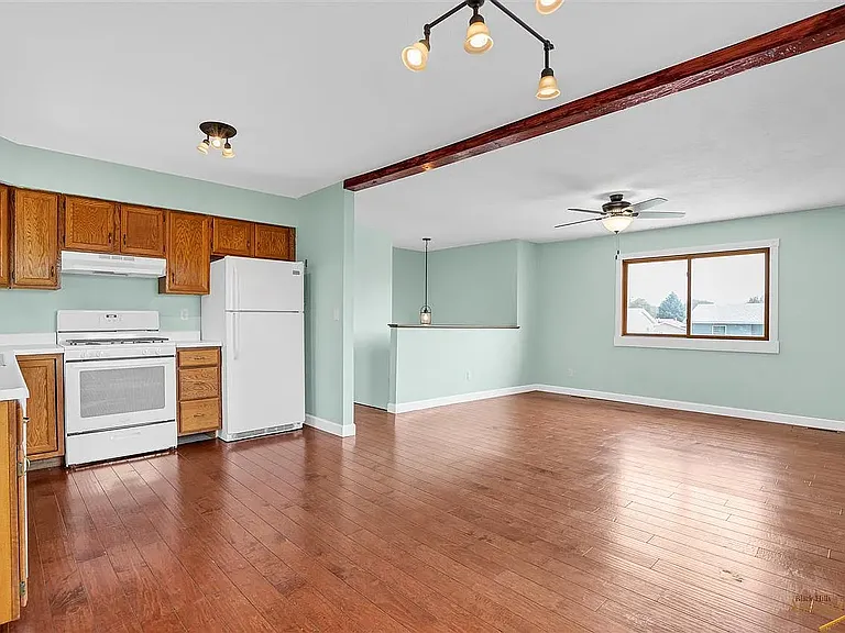 1711 Plateau Ln — Photo 3