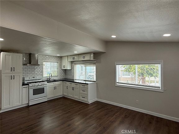 2nd image of 1741 Pomona Ave Space 21