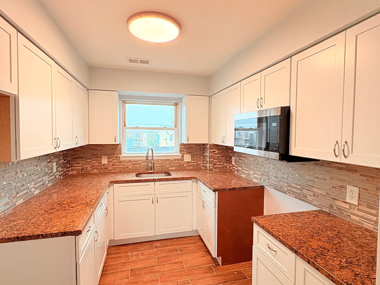 3 bed, 1294 sqft, $2,700 — Photo 4