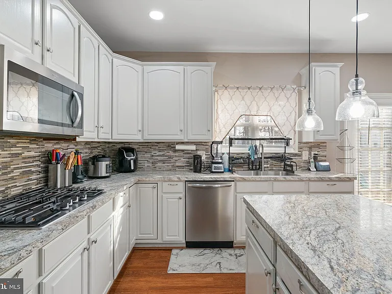 523 Windermere Dr — Photo 3