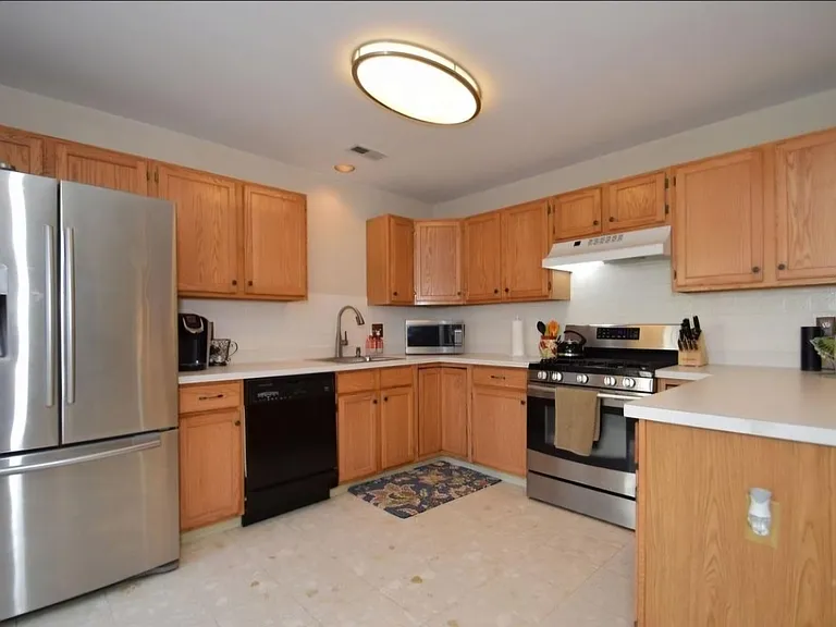 716 Martingale Rd — Photo 8