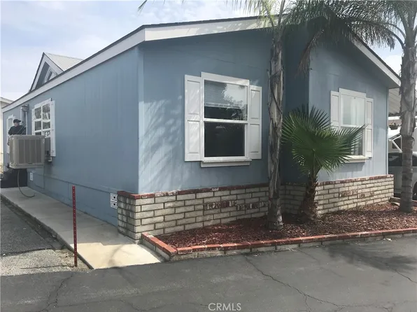 220 S Elk St Spc 37, Hemet, CA 92543