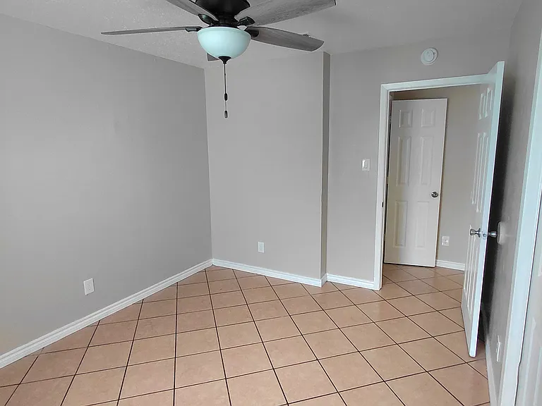 3900 Camelot St #B — Photo 11