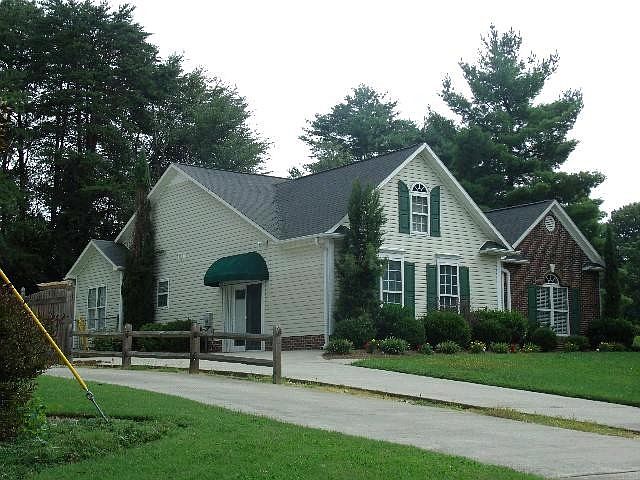 2nd image of 2711 Burlwood Dr
