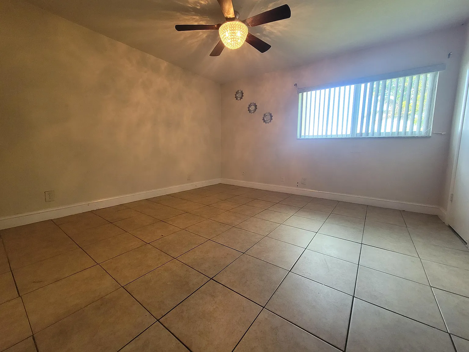 3 bed, 2.5 bath, 1440 sqft, $2,400 — Photo 2