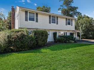 190 N Syracuse Ave, Massapequa, NY 11758