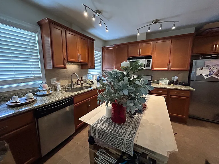 10 Abbott St #1 — Photo 3