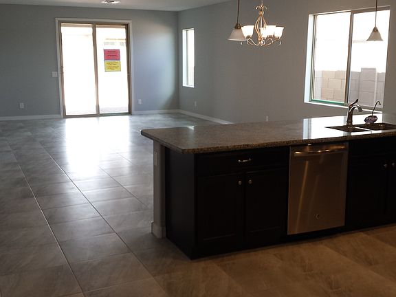 3rd image of 412 E Red Mesa Trl
