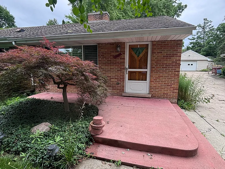 115 Gralake Ave — Photo 23