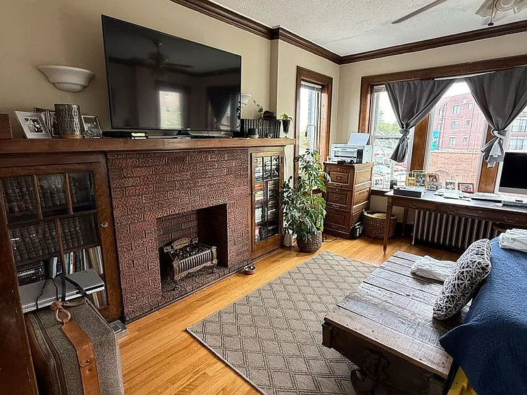 4604 N Kildare Ave — Photo 2