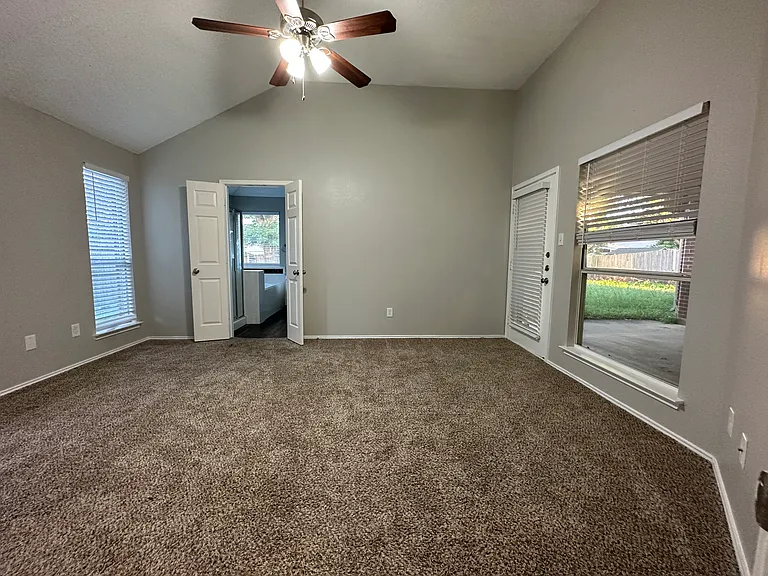 4817 Shadow Crest Dr — Photo 8