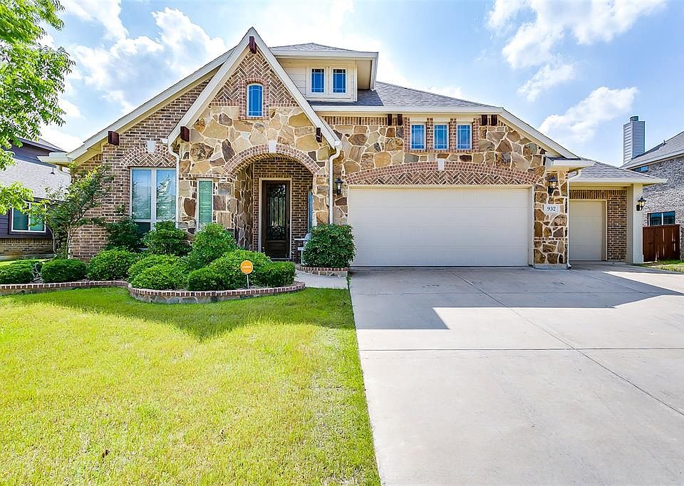 1st image of 932 Tara Dr