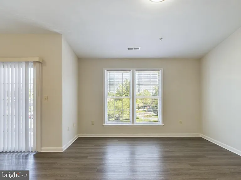 302 Baughmans Ln #M — Photo 15