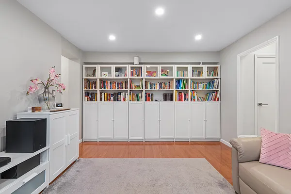 Sold by Remax Edge | media 3