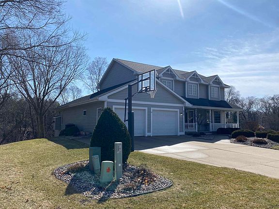 3rd image of 934 Sentinel Dr