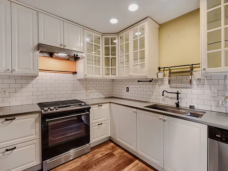 909 NE Brazee St #11 — Photo 9