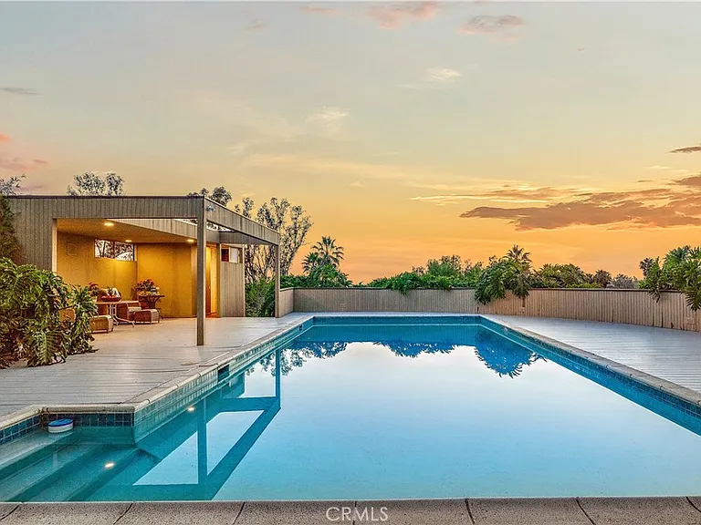 3028 Overhill Dr — Photo 30