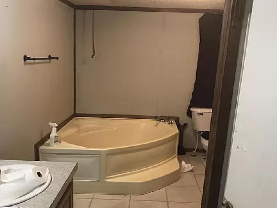 2nd image of 606 Mills Dr
