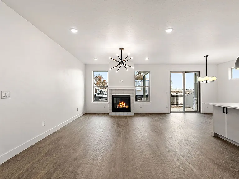 1806 N Black Elm Ln — Photo 13