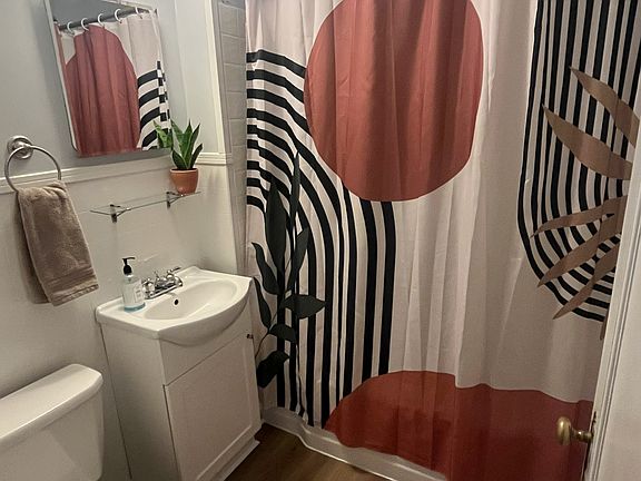 5th image of 147 Gibson St #147