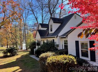 410 Hidden Woods Ln, Hendersonville, NC 28791