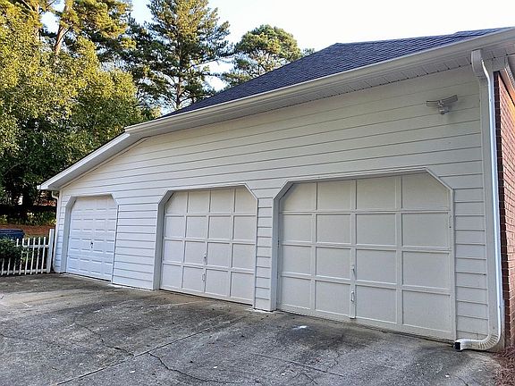 5th image of 109 Cloister Dr