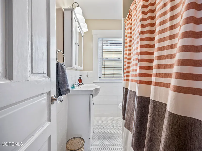 214 Brinley Ave — Photo 14