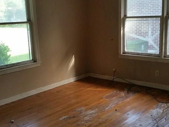 3rd image of 1373 N Shore Dr