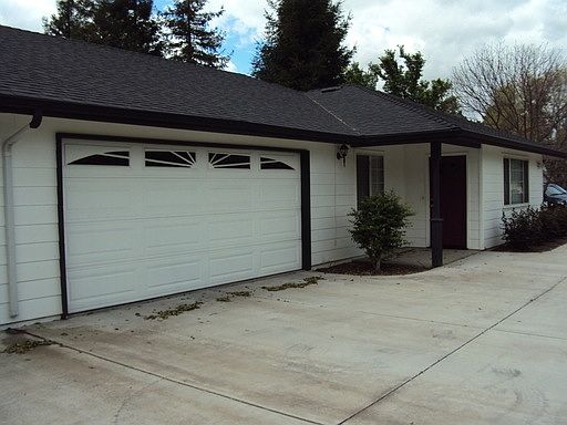 2nd image of 1825 E Cambridge Ct