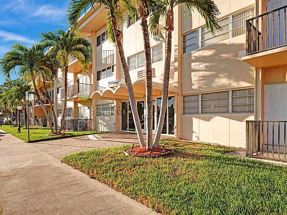 4th image of 1400 NE 169th St APT 305