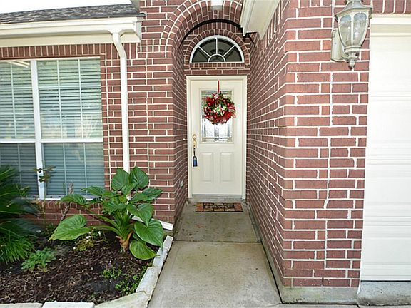 Charming and inviting front entryway