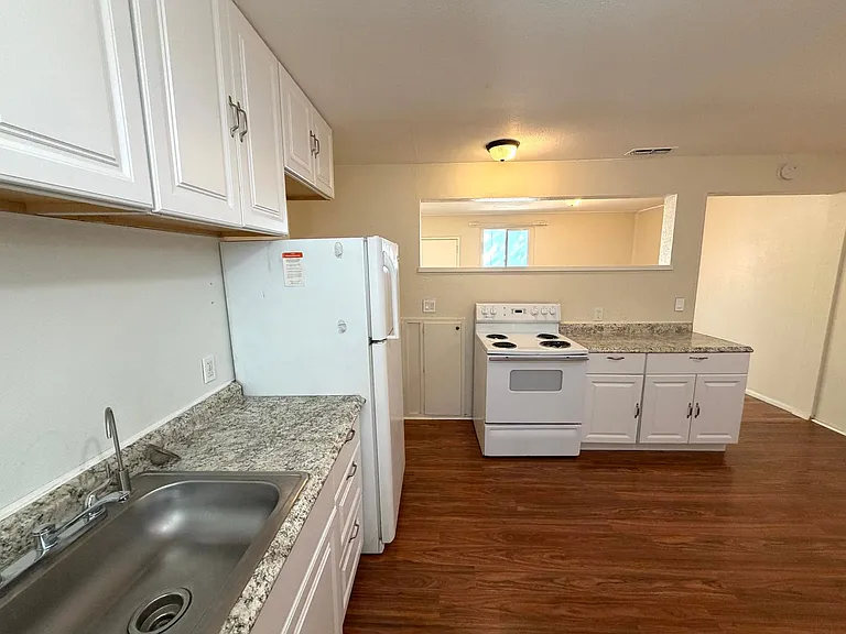 523 D St — Photo 9