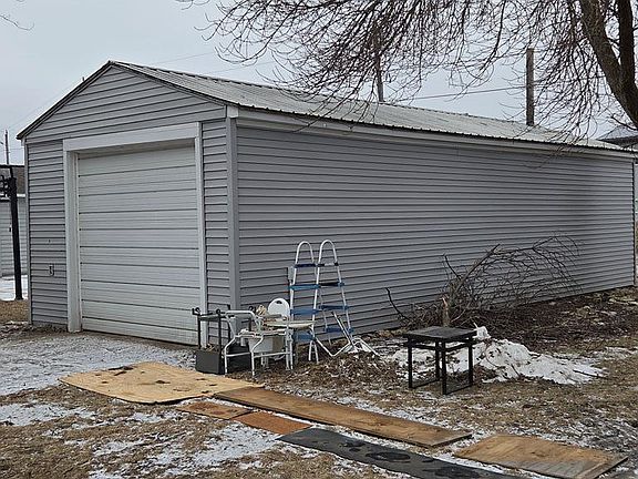 3rd image of 7342 Twin Lakes Rd