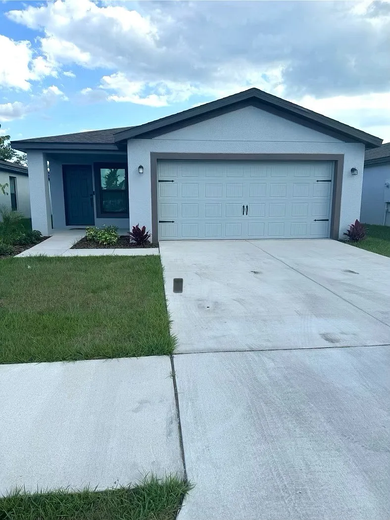 3 bed, 1704 sqft, $2,400 — Photo 1