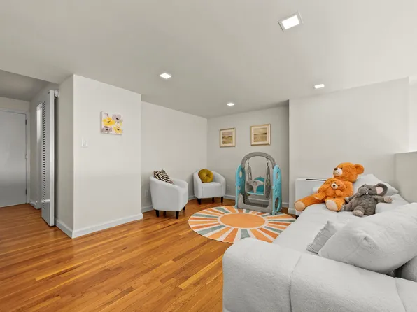 305 Second Avenue image 14 of 32