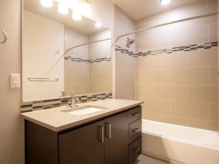 2250 NE Glisan St #407 — Photo 11