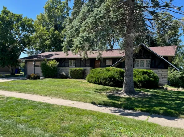 3333 Shasta Dr NE, Cedar Rapids, IA 52402